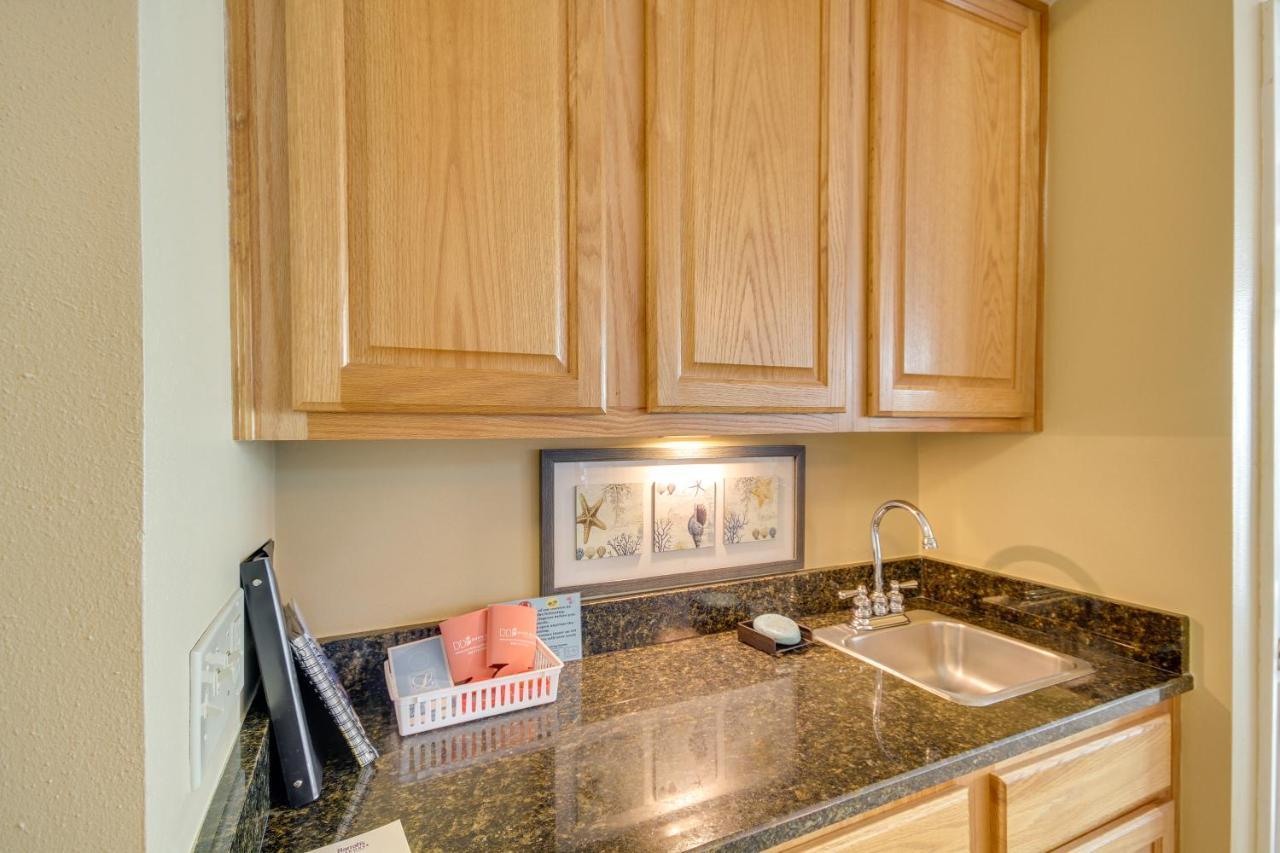 Beachfront Vacation With Balcony! * Gulfport